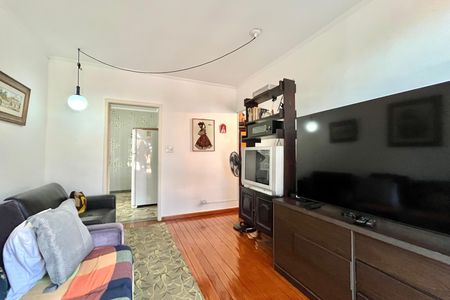 Casa à venda com 600m², 5 quartos e 4 vagas Casa à venda com 600m², 5 quartos e 4 vagasSala de TV