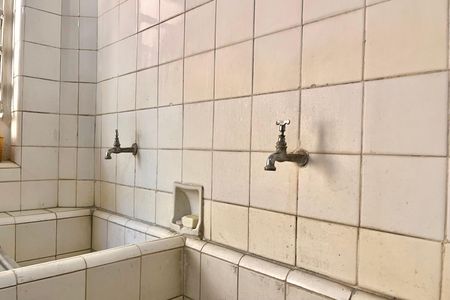 Casa à venda com 600m², 5 quartos e 4 vagas Casa à venda com 600m², 5 quartos e 4 vagasÁrea de Serviço