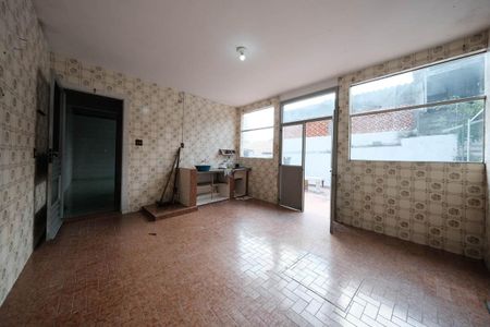 Casa à venda com 142m², 2 quartos e 1 vagaÁrea de Serviço