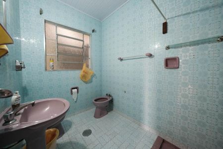 Casa à venda com 142m², 2 quartos e 1 vagaBanheiro 1