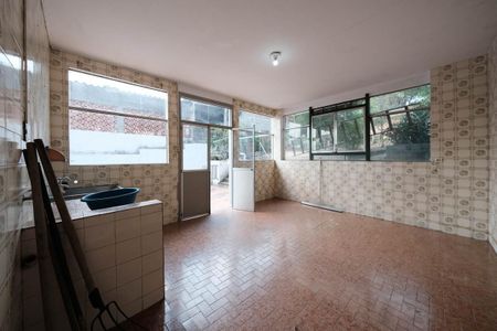 Casa à venda com 142m², 2 quartos e 1 vagaÁrea de Serviço