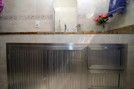 Casa à venda com 300m², 2 quartos e 4 vagasBanheiro