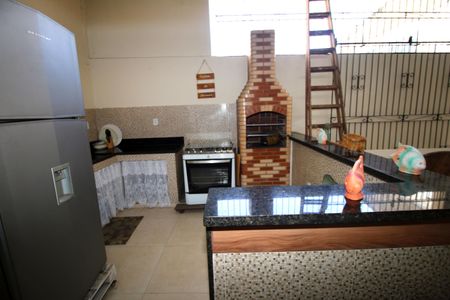 Casa à venda com 300m², 2 quartos e 4 vagasChurrasqueira