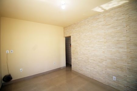 Sala de casa para alugar com 2 quartos, 300m² em Irajá, Rio de Janeiro