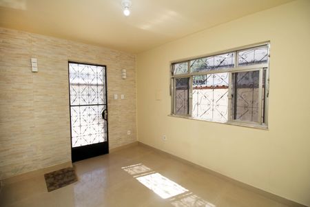 Sala de casa para alugar com 2 quartos, 300m² em Irajá, Rio de Janeiro