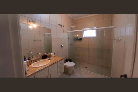 Casa à venda com 269m², 4 quartos e 4 vagasBanheiro da Suíte 1