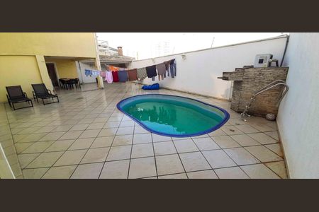 Casa à venda com 269m², 4 quartos e 4 vagasPiscina