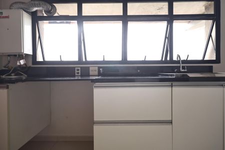 Apartamento para alugar com 138m², 4 quartos e 2 vagas Apartamento para alugar com 138m², 4 quartos e 2 vagasLavanderia