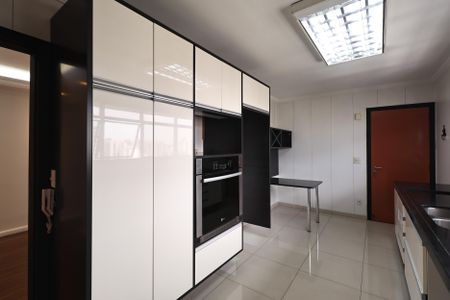 Apartamento para alugar com 138m², 4 quartos e 2 vagas Apartamento para alugar com 138m², 4 quartos e 2 vagasCozinha