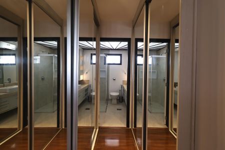 Apartamento para alugar com 138m², 4 quartos e 2 vagas Apartamento para alugar com 138m², 4 quartos e 2 vagasCloset suite