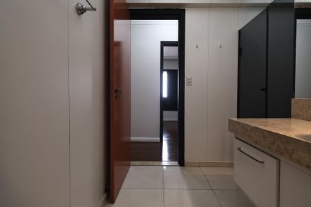 Apartamento para alugar com 138m², 4 quartos e 2 vagas Apartamento para alugar com 138m², 4 quartos e 2 vagasBanheiro