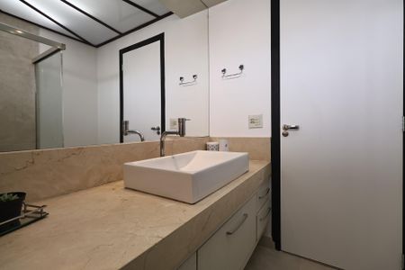 Apartamento para alugar com 138m², 4 quartos e 2 vagas Apartamento para alugar com 138m², 4 quartos e 2 vagasBanheiro da Suíte