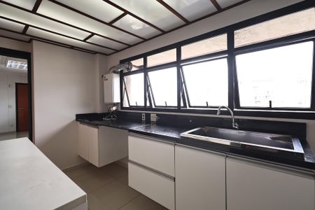 Apartamento para alugar com 138m², 4 quartos e 2 vagas Apartamento para alugar com 138m², 4 quartos e 2 vagasLavanderia