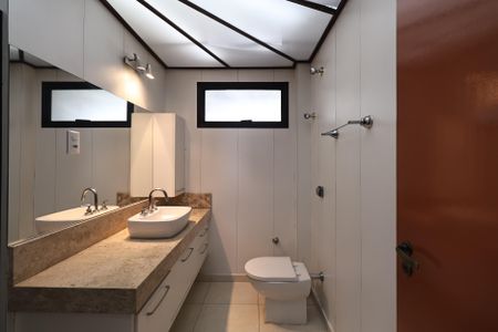 Apartamento para alugar com 138m², 4 quartos e 2 vagas Apartamento para alugar com 138m², 4 quartos e 2 vagasBanheiro