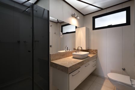 Apartamento para alugar com 138m², 4 quartos e 2 vagas Apartamento para alugar com 138m², 4 quartos e 2 vagasBanheiro