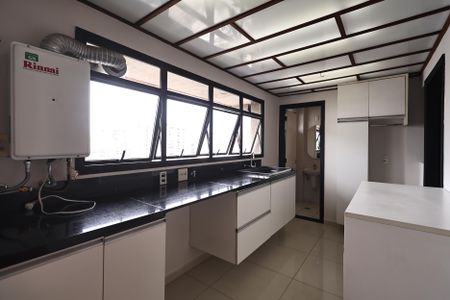 Apartamento para alugar com 138m², 4 quartos e 2 vagas Apartamento para alugar com 138m², 4 quartos e 2 vagasLavanderia