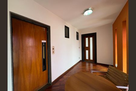 Apartamento para alugar com 138m², 4 quartos e 2 vagas Apartamento para alugar com 138m², 4 quartos e 2 vagasHall de entrada