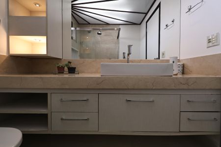 Apartamento para alugar com 138m², 4 quartos e 2 vagas Apartamento para alugar com 138m², 4 quartos e 2 vagasBanheiro da Suíte