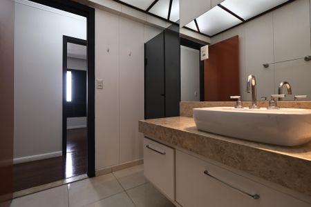 Apartamento para alugar com 138m², 4 quartos e 2 vagas Apartamento para alugar com 138m², 4 quartos e 2 vagasBanheiro