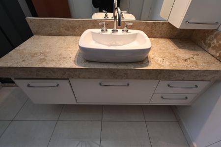 Apartamento para alugar com 138m², 4 quartos e 2 vagas Apartamento para alugar com 138m², 4 quartos e 2 vagasBanheiro