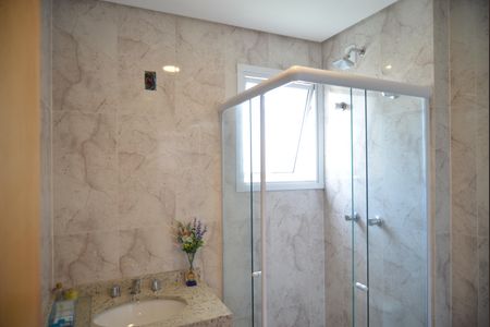 Apartamento à venda com 83m², 3 quartos e 2 vagasBanheiro Social