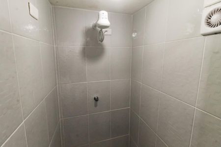 Banheiro de casa para alugar com 1 quarto, 47m² em Jardim Maria Rosa, Taboão da Serra