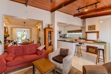 Casa de condomínio à venda com 130m², 3 quartos e 2 vagas Casa de condomínio à venda com 130m², 3 quartos e 2 vagasSala de TV