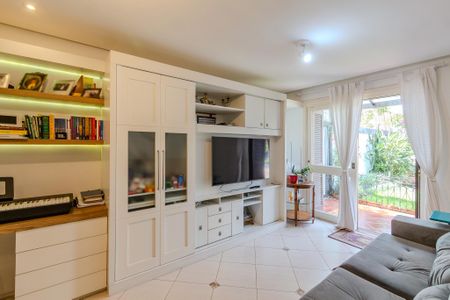 Casa de condomínio à venda com 130m², 3 quartos e 2 vagas Casa de condomínio à venda com 130m², 3 quartos e 2 vagasSala