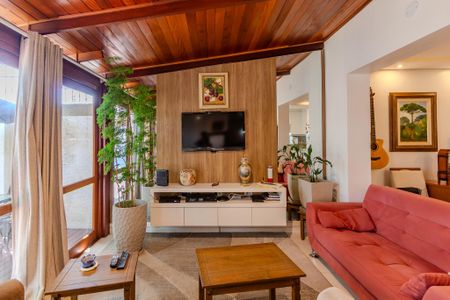 Sala de TV de casa de condomínio à venda com 3 quartos, 130m² em Cavalhada, Porto Alegre