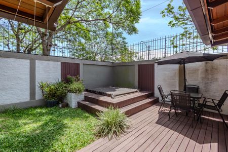 Casa de condomínio à venda com 130m², 3 quartos e 2 vagas Casa de condomínio à venda com 130m², 3 quartos e 2 vagasQuintal