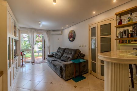 Sala  de casa de condomínio à venda com 3 quartos, 130m² em Cavalhada, Porto Alegre