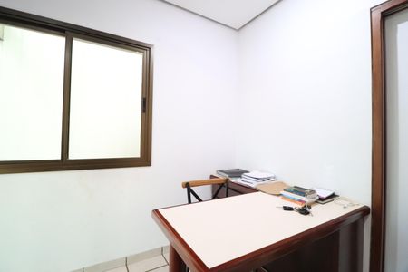 Casa para alugar com 330m², 4 quartos e 4 vagasEscritório