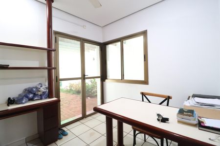 Casa para alugar com 330m², 4 quartos e 4 vagasEscritório