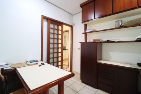 Casa para alugar com 330m², 4 quartos e 4 vagasEscritório