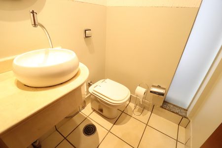 Casa para alugar com 330m², 4 quartos e 4 vagasLavabo