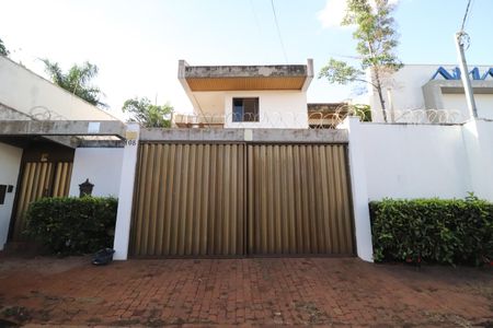 Casa para alugar com 330m², 4 quartos e 4 vagasFachada