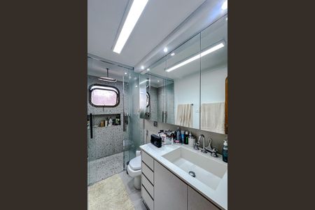 Apartamento à venda com 210m², 4 quartos e 3 vagas Apartamento à venda com 210m², 4 quartos e 3 vagasBanheiro da Suíte