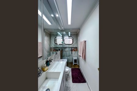 Apartamento à venda com 210m², 4 quartos e 3 vagas Apartamento à venda com 210m², 4 quartos e 3 vagasBanheiro da Suíte 2