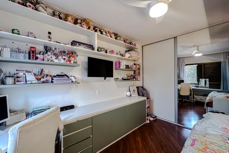 Apartamento à venda com 210m², 4 quartos e 3 vagas Apartamento à venda com 210m², 4 quartos e 3 vagasQuarto 2 - Suíte