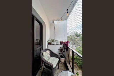 Apartamento à venda com 210m², 4 quartos e 3 vagas Apartamento à venda com 210m², 4 quartos e 3 vagasVaranda da Sala