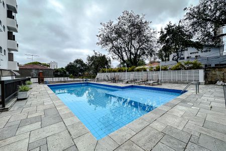 Apartamento à venda com 210m², 4 quartos e 3 vagas Apartamento à venda com 210m², 4 quartos e 3 vagasÁrea comum - Piscina