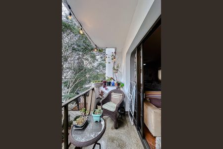 Apartamento à venda com 210m², 4 quartos e 3 vagas Apartamento à venda com 210m², 4 quartos e 3 vagasVaranda da Sala