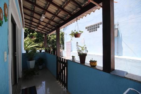 Casa de condomínio à venda com 110m², 3 quartos e 2 vagasVaranda