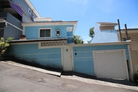 Casa de condomínio à venda com 110m², 3 quartos e 2 vagasFachada
