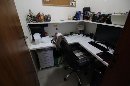 Casa de condomínio à venda com 110m², 3 quartos e 2 vagasEscritório