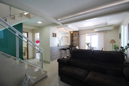 Casa de condomínio à venda com 110m², 3 quartos e 2 vagasSala