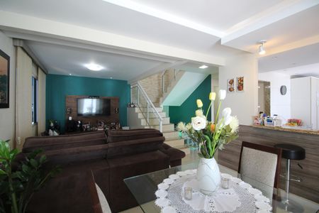 Casa de condomínio à venda com 110m², 3 quartos e 2 vagasSala