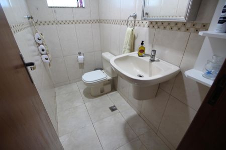 Casa de condomínio à venda com 110m², 3 quartos e 2 vagasLavabo