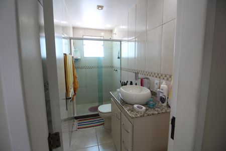 Casa de condomínio à venda com 110m², 3 quartos e 2 vagasBanheiro Social