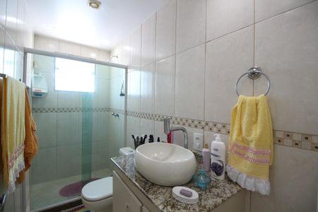 Casa de condomínio à venda com 110m², 3 quartos e 2 vagasBanheiro Social